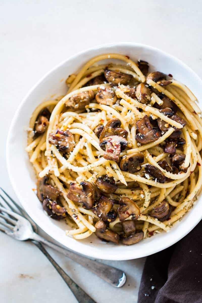 15-minute-mushroom-spaghetti-aglio-olio-1024x1024-4