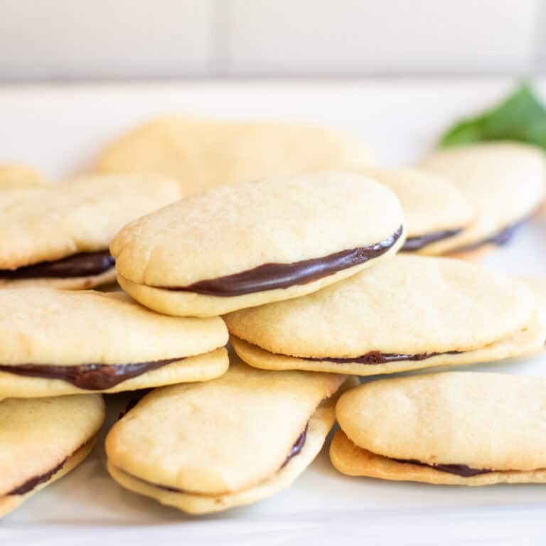 a plate of mint milanos.