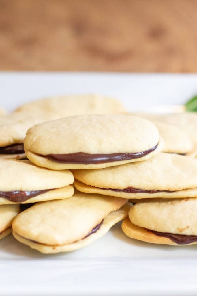 a plate of mint milanos.