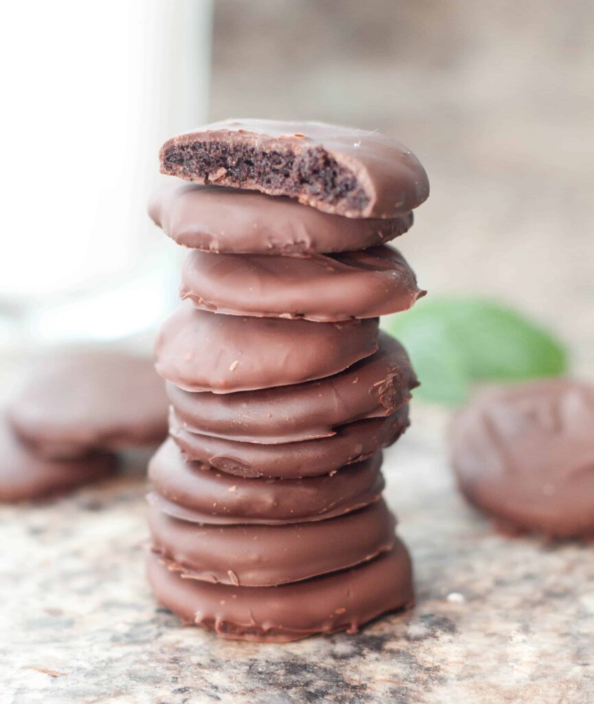 a stack of thin mint cookies