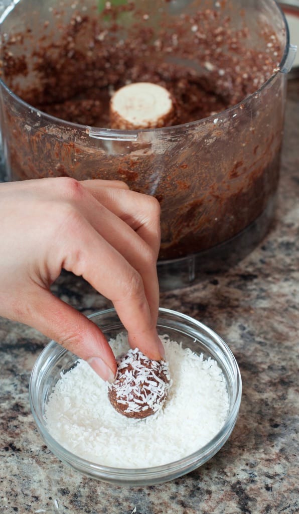 Packed with protein and made with the super food cacao, these Vegan Cashew Cacao Bliss Balls are the perfect energy packed, sweet, healthy treat!