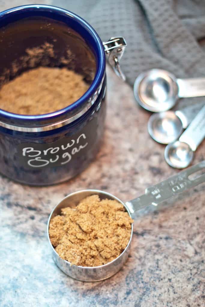 a measuring cup with brown sugar 