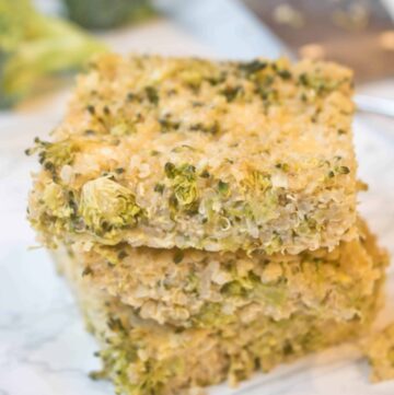 These Broccoli Cheddar Quinoa Bars are toddler tested and loved and are filled with tons of broccoli and protein, fiber rich quinoa so they're Mom approved, too!  #broccolicheddar #quinoa #bites #healthy #easy #kidfriendly