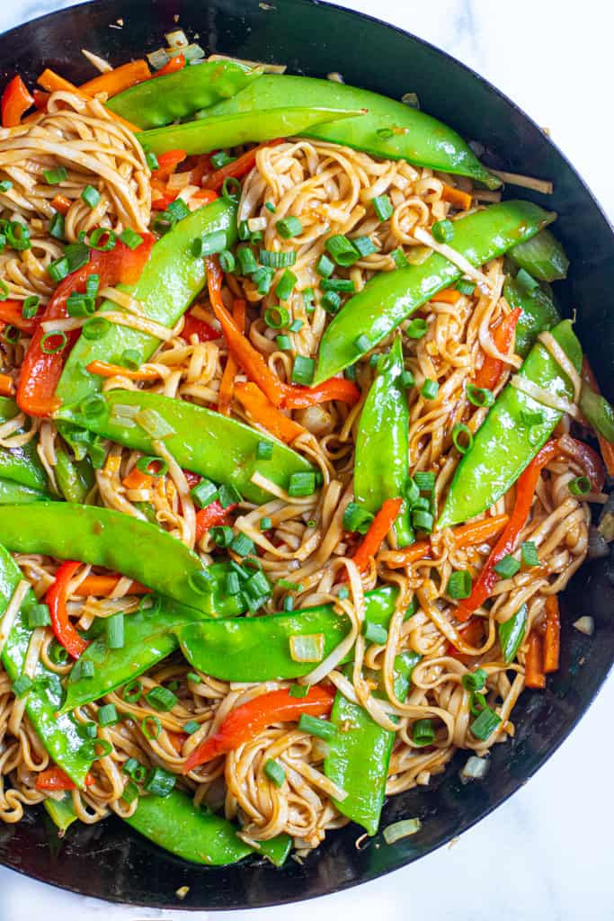 a pan of chow mein with vegetables.