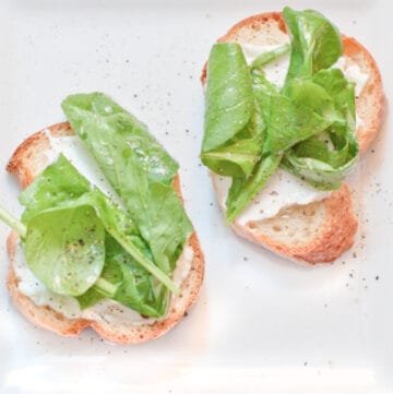 a place with arugula topped crostini.