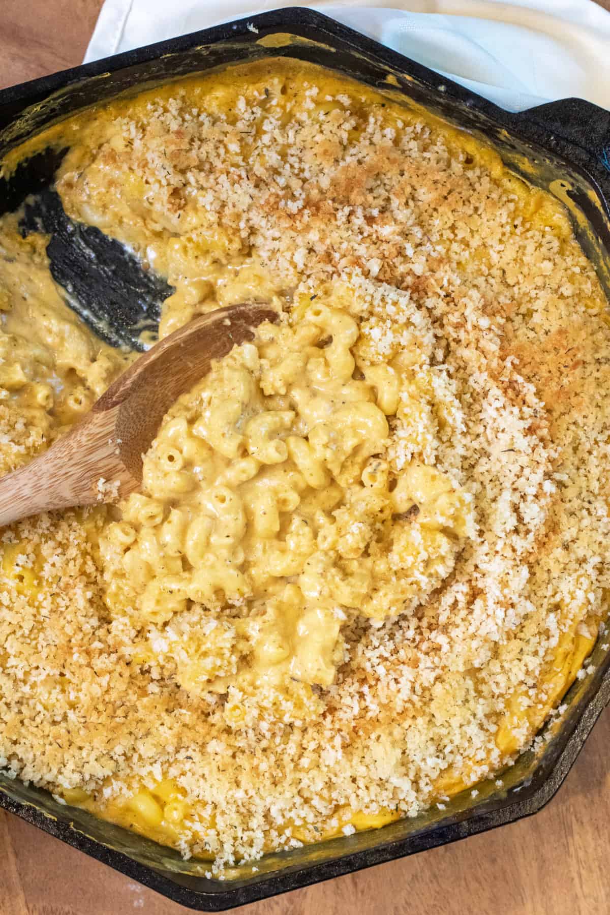 a cast iron with a scoop of mac n cheese.