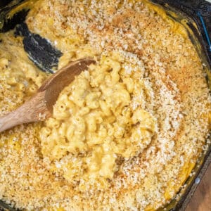 a cast iron with a scoop of mac n cheese.