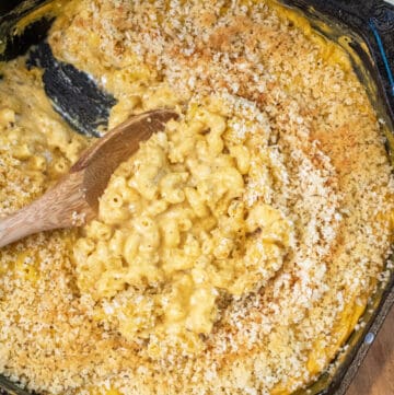 a cast iron with a scoop of mac n cheese.